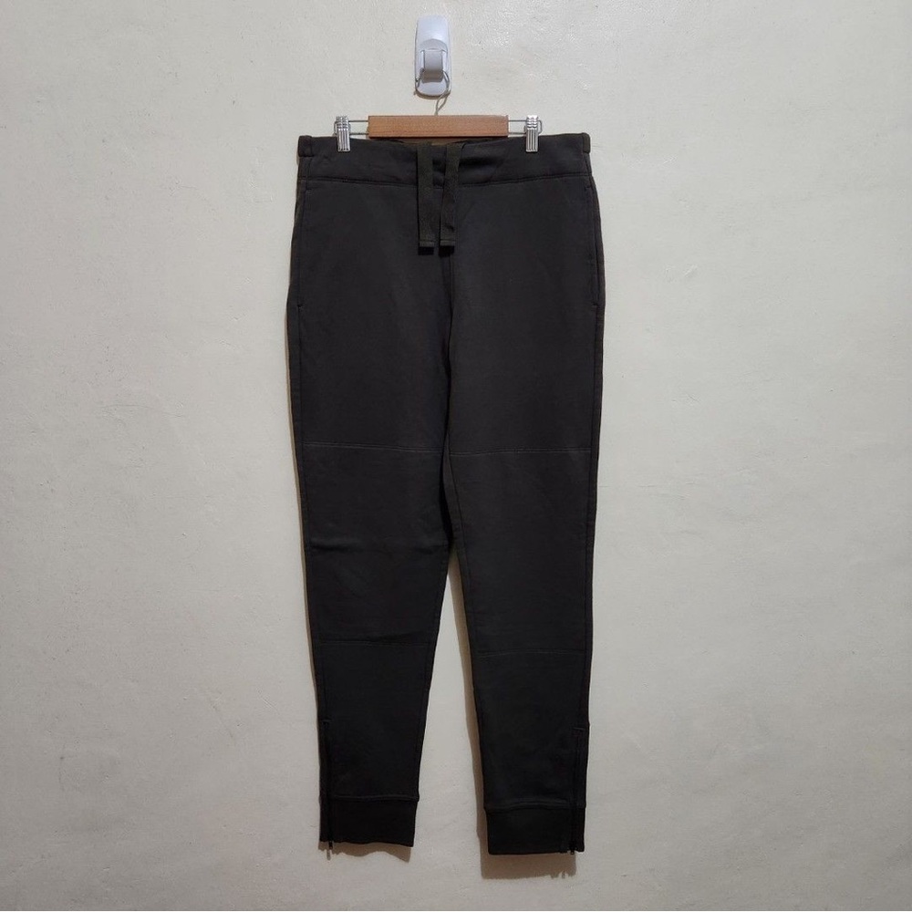 Uniqlo x Lemaire men’s black joggers